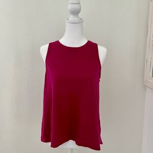 Old Navy Women’s Sleeveless Top Tank in Fuchsia Size Medium.